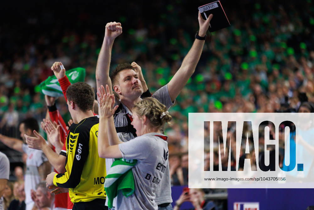 Carsten Lichtlein MT Melsungen, goalkeeper coach cheers, emotion, joy, enthusiasm SG Flensburg Handewitt SGF vs MT Melsungen MTM , handball, DHB Pokal Maenner, semi-final, REWE Final4, season 2023 2024, 13 04 2024 SG Flensburg Handewitt SGF vs MT Melsungen MTM , handball, DHB Pokal Maenner, semi-final, REWE Final4, season 2023 2024, 13 04 2024 Koeln