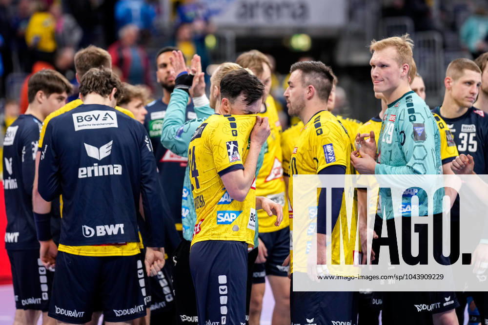 Rhein Neckar Löwen players, disappointed about the defeat, disappointment after the final whistle, highlight, loser, lost, frustration, disappointed, pessimistic, 18 04 2024, Mannheim Germany , Handball, Bundesliga, Rhein Neckar Löwen MT Melsungen