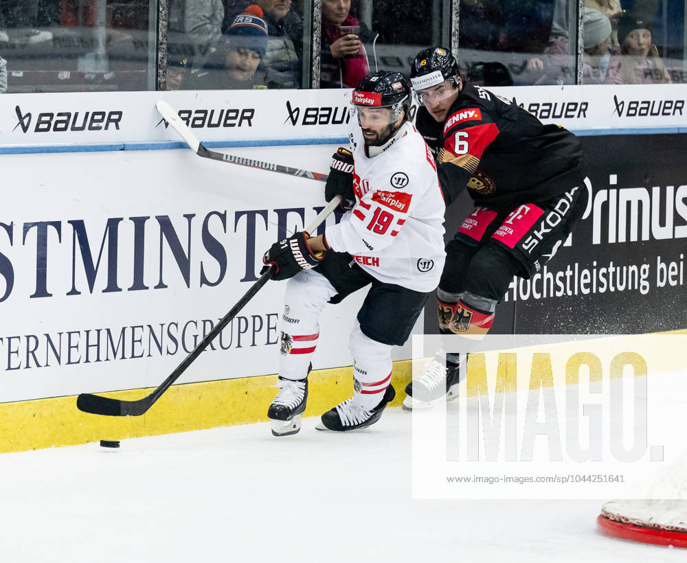 Battle for the puck duel between Dominique Heinrich Team Austria, 19 and Julius Karrer Team Germany, 6 GER, Germany vs Austria, ice hockey, test match, World Championship preparation 2024, 25 04 2024 GER, Germany vs Austria, ice hockey, test match, World Championship preparation 2024, 25 04 2024 Garmisch Partenkirchen