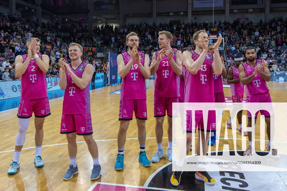Telekom Baskets Bonn team celebrates victory against Rostock Seawolves Thomas Kennedy Telekom Baskets Bonn, 54 ,Florian Koch Telekom Baskets Bonn, 12 ,Glynn Watson Telekom Baskets Bonn, 04 ,Savion Flagg Telekom Baskets Bonn, 01 ,Brian Fobbs Telekom Baskets Bonn, 11 ,Christian Sengfelder Telekom Baskets Bonn, 43 ,Lars Thiemann Telekom Baskets Bonn, 21 ,Till Pape Telekom Baskets Bonn, 19 ,Harald Frey Telekom Baskets Bonn, 05 ,Tyreese Blunt Telekom Baskets Bonn, 0 Telekom Baskets Bonn vs Rostock Seawolves, Basketball, easy Credit BBL, 30 Matchday, 2023 24, 27 04 2024 Telekom Baskets Bonn vs Rostock Seawolves, Basketball, easy Credit BBL, 30 Matchday, 2023 24, 27 04 2024 Bonn