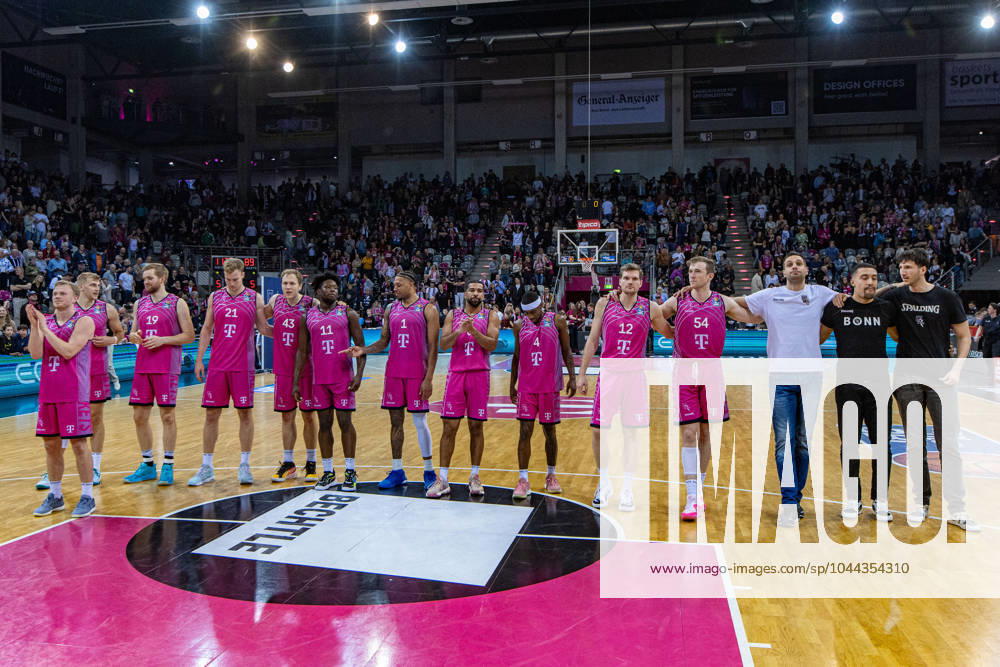 Telekom Baskets Bonn team celebrates victory against Rostock Seawolves Thomas Kennedy Telekom Baskets Bonn, 54 ,Florian Koch Telekom Baskets Bonn, 12 ,Glynn Watson Telekom Baskets Bonn, 04 ,Savion Flagg Telekom Baskets Bonn, 01 ,Brian Fobbs Telekom Baskets Bonn, 11 ,Christian Sengfelder Telekom Baskets Bonn, 43 ,Lars Thiemann Telekom Baskets Bonn, 21 ,Till Pape Telekom Baskets Bonn, 19 ,Harald Frey Telekom Baskets Bonn, 05 ,Tyreese Blunt Telekom Baskets Bonn, 0 Telekom Baskets Bonn vs Rostock Seawolves, Basketball, easy Credit BBL, 30 Matchday, 2023 24, 27 04 2024 Telekom Baskets Bonn vs Rostock Seawolves, Basketball, easy Credit BBL, 30 Matchday, 2023 24, 27 04 2024 Bonn