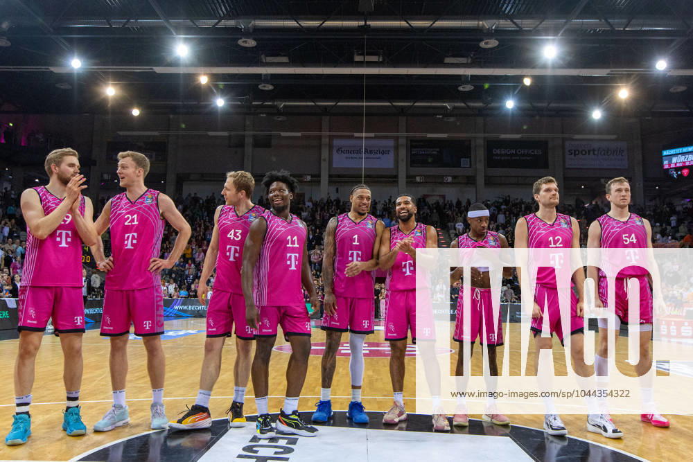 Telekom Baskets Bonn team celebrates victory against Rostock Seawolves Thomas Kennedy Telekom Baskets Bonn, 54 ,Florian Koch Telekom Baskets Bonn, 12 ,Glynn Watson Telekom Baskets Bonn, 04 ,Savion Flagg Telekom Baskets Bonn, 01 ,Brian Fobbs Telekom Baskets Bonn, 11 ,Christian Sengfelder Telekom Baskets Bonn, 43 ,Lars Thiemann Telekom Baskets Bonn, 21 ,Till Pape Telekom Baskets Bonn, 19 ,Harald Frey Telekom Baskets Bonn, 05 ,Tyreese Blunt Telekom Baskets Bonn, 0 Telekom Baskets Bonn vs Rostock Seawolves, Basketball, easy Credit BBL, 30 Matchday, 2023 24, 27 04 2024 Telekom Baskets Bonn vs Rostock Seawolves, Basketball, easy Credit BBL, 30 Matchday, 2023 24, 27 04 2024 Bonn
