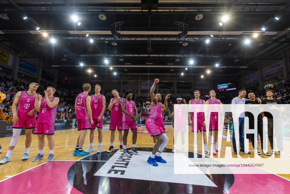 Telekom Baskets Bonn team celebrates victory against Rostock Seawolves Thomas Kennedy Telekom Baskets Bonn, 54 ,Florian Koch Telekom Baskets Bonn, 12 ,Glynn Watson Telekom Baskets Bonn, 04 ,Savion Flagg Telekom Baskets Bonn, 01 ,Brian Fobbs Telekom Baskets Bonn, 11 ,Christian Sengfelder Telekom Baskets Bonn, 43 ,Lars Thiemann Telekom Baskets Bonn, 21 ,Till Pape Telekom Baskets Bonn, 19 ,Harald Frey Telekom Baskets Bonn, 05 ,Tyreese Blunt Telekom Baskets Bonn, 0 Telekom Baskets Bonn vs Rostock Seawolves, Basketball, easy Credit BBL, 30 Matchday, 2023 24, 27 04 2024 Telekom Baskets Bonn vs Rostock Seawolves, Basketball, easy Credit BBL, 30 Matchday, 2023 24, 27 04 2024 Bonn
