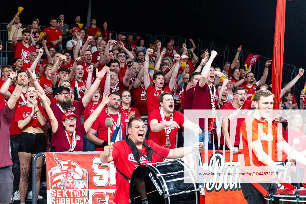 Fan, fans, spectators, cheers, jubilation, positive emotions, symbolic image, symbolic photo, Bamberg Baskets vs Telekom Baskets Bonn, basketball, easyCredit BBL, Matchday 31, 30 04 2024 Bamberg Baskets vs Telekom Baskets Bonn, basketball, easyCredit BBL, Matchday 31, 30 04 2024 Bamberg
