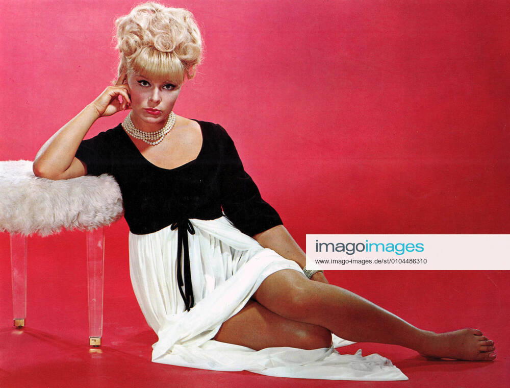 THE PRIZE ELKE SOMMER Date: 1963 Mandatory credit line: Image courtesy ROXBURY PRODUCTIONS INC. Ronald Grant Archive Mary Evans