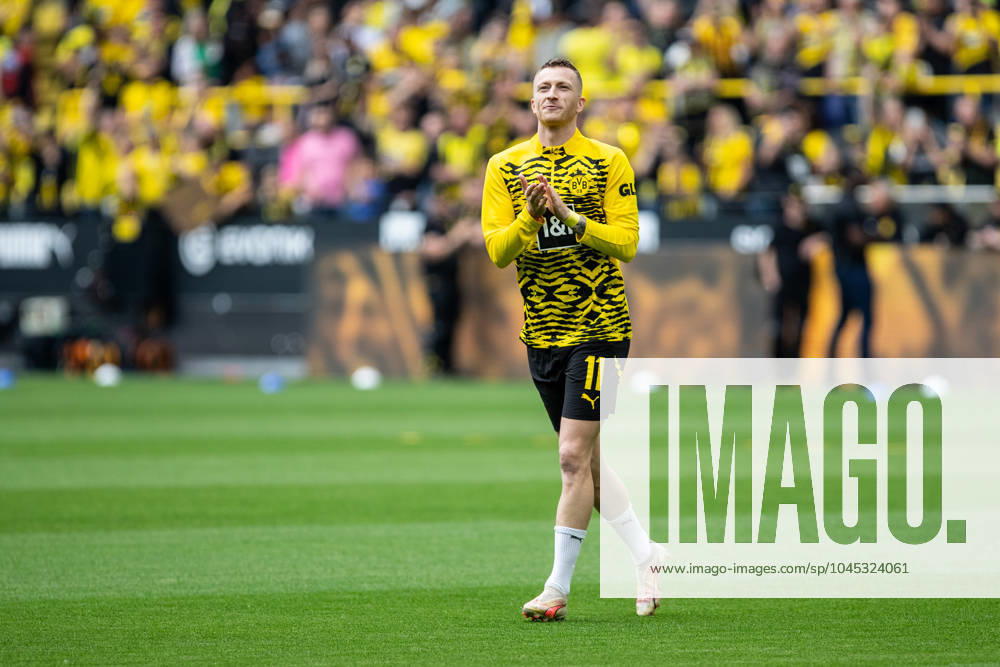 1 Soccer Bundesliga, 34 Matchday Borussia Dortmund SV Darmstadt 98 18 05 2024 Marko Reus Borussia Dortmund, 11 alone on the pitch during the warm-up, the whole team is waiting next to the pitch 1 Soccer Bundesliga, 34 Matchday Borussia Dortmund SV Darmstadt 98 Signal Iduna Park, Dortmund 18 05 2024 DFL DFB regulations prohibit any use of photographs as image sequences and or quasi video