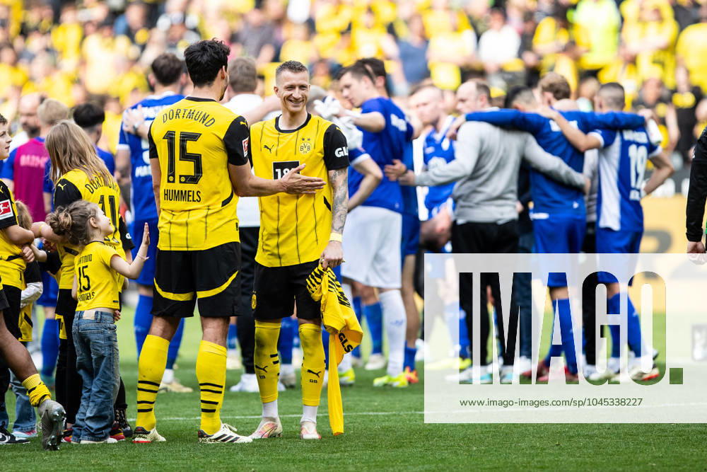 1 Soccer Bundesliga, 34 Matchday Borussia Dortmund SV Darmstadt 98 18 05 2024 Mats Hummels Borussia Dortmund, 15 , Marko Reus Borussia Dortmund, 11 after the match Farewell 1 Soccer Bundesliga, 34 Matchday Borussia Dortmund SV Darmstadt 98 Signal Iduna Park, Dortmund 18 05 2024 DFL DFB regulations prohibit any use of photographs as image sequences and or quasi video