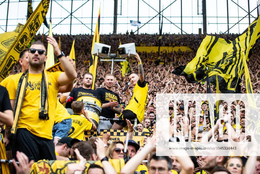 1 Soccer Bundesliga, 34 Matchday Borussia Dortmund SV Darmstadt 98 18 05 2024 Marko Reus Borussia Dortmund, 11 , after the match farewell, fan scene, fans spectator area 1 Soccer Bundesliga, 34 Matchday Borussia Dortmund SV Darmstadt 98 Signal Iduna Park, Dortmund 18 05 2024 DFL DFB regulations prohibit any use of photographs as image sequences and or quasi video