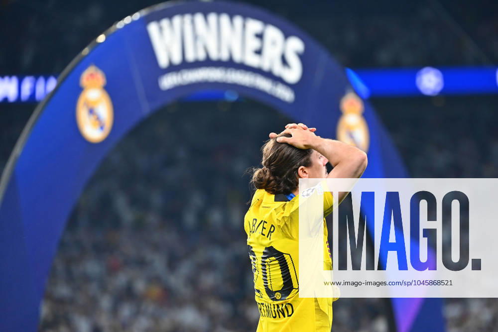 Marcel SABITZER Borussia Dortmund after award ceremony, disappointment, frustration, disappointed, frustrated, dejected, action, single image, cropped single motif, half figure, half figure, Football UEFA Champions League Final Borussia Dortmund Real Madrid 0 2 on 01 06 2024, Wembley Stadium London
