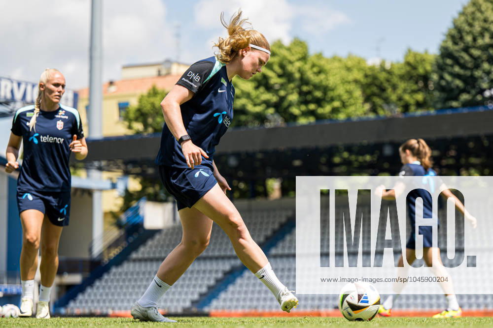 Signe Gaupset of the Norwegian women s national football team during a training session on June 3, 2024 in Ferrara Photo Marius Simensen BILDBYRAN COP 238 bbeng dam football fotball fotboll norge norway practice soccer training trening träning uefa women s euro qualifier