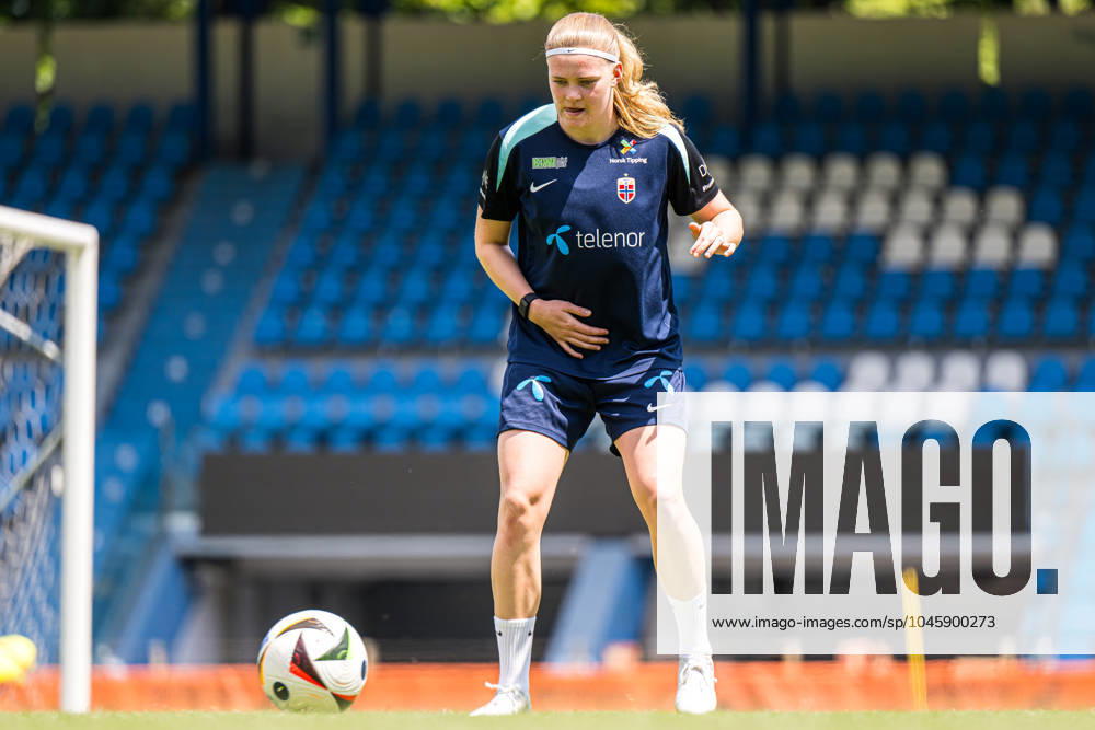 Signe Gaupset of the Norwegian women s national football team during a training session on June 3, 2024 in Ferrara Photo Marius Simensen BILDBYRAN COP 238 bbeng dam football fotball fotboll norge norway practice soccer training trening träning uefa women s euro qualifier