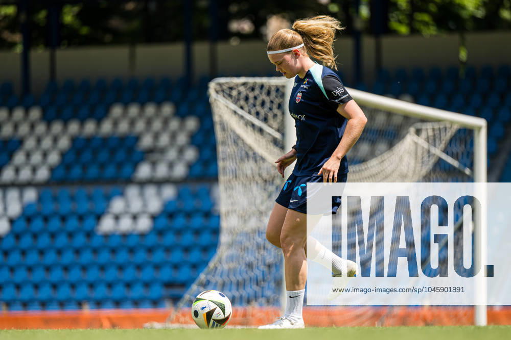 Signe Gaupset of the Norwegian women s national football team during a training session on June 3, 2024 in Ferrara Photo Marius Simensen BILDBYRAN COP 238 bbeng dam football fotball fotboll norge norway practice soccer training trening träning uefa women s euro qualifier