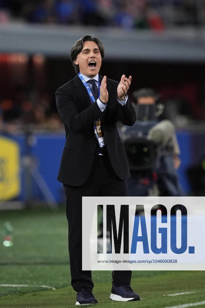 Turkiye s Headcoach Vincenzo Montella shouts instructions to his players during the Friendly Matches 2024 between Italy and Turkiye at Renato Dall& x2019;Ara Stadium - Soccer - Bologna, Italy - Tuesday June 4, 2024