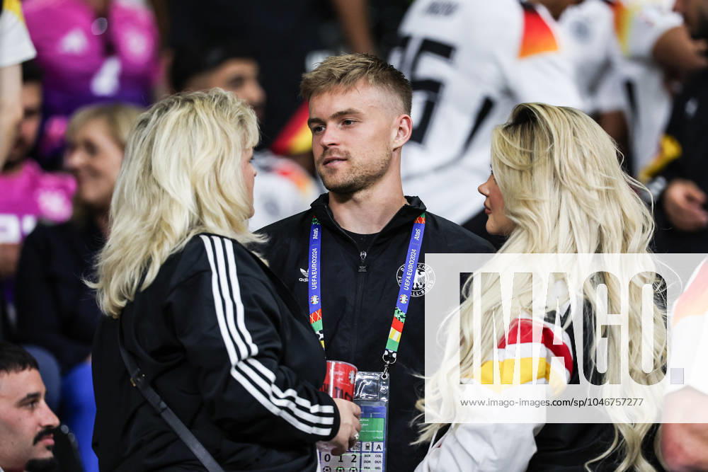 Sport, Football, UEFA EURO 2024 Group A 3 Matchday Switzerland Germany 23 06 2024, Frankfurt Arena Maximilian Mittelstädt Germany, 18 with his mother Viola and girlfriend Lea Prinz Frankfurt am Main Frankfurt Arena Hessen Germany