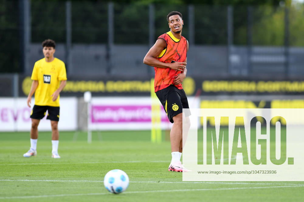 Dortmund, Germany,11 07 24 Felix Nmecha Borussia Dortmund looks on during the training session of Borussia Dortmund at BVB Trainingsgelaende Hohenbuschei on July 11 2024 in Dortmund Photo by Ralf Treese DeFodi Images Dortmund, Germany 11 07 24 Felix Nmecha Borussia Dortmund looks on during the training session of Borussia Dortmund at BVB Trainingsgelaende Hohenbuschei on July 11 2024 in Dortmund Photo by Ralf Treese DeFodi Images Defodi 521 BVBTRA20240711 040 Defodi-521