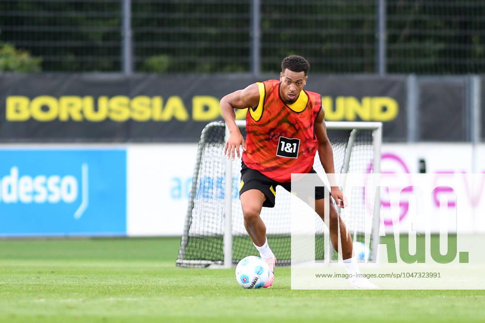 Dortmund, Germany,11 07 24 Felix Nmecha Borussia Dortmund in action, on the ball, single action during the training session of Borussia Dortmund at BVB Trainingsgelaende Hohenbuschei on July 11 2024 in Dortmund Photo by Ralf Treese DeFodi Images Dortmund, Germany 11 07 24 Felix Nmecha Borussia Dortmund controls the ball during the training session of Borussia Dortmund at BVB Trainingsgelaende Hohenbuschei on July 11 2024 in Dortmund Photo by Ralf Treese DeFodi Images Defodi 521 BVBTRA20240711 057 Defodi-521