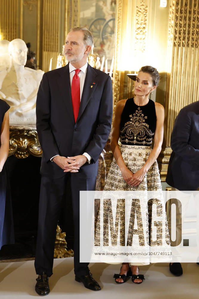 Spain s King Felipe VI (L) and Queen Letizia (R) attend a reception in honor of the Spanish Olympic team at the Spanish Embassy in Paris, France, 25 July 2024. Reception in honor of the Spanish Olympic team at the Spanish Embassy in Paris !ACHTUNG: NUR REDAKTIONELLE NUTZUNG!