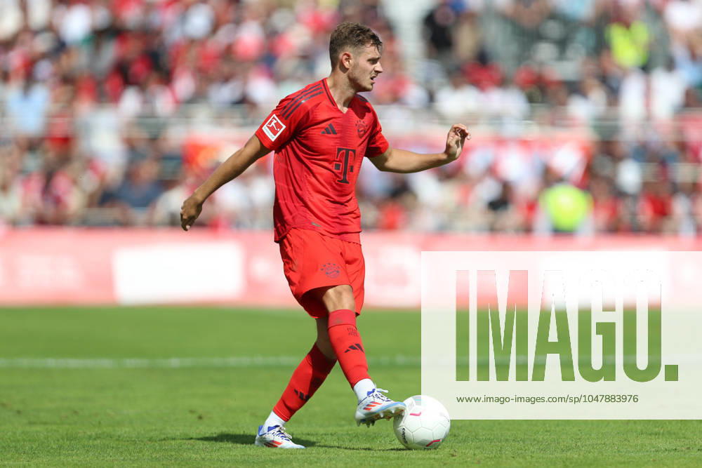 Josip Stanisic FC Bayern Munich in action, on the ball, individual action, test match, 1 FC Düren vs FC Bayern Munich, Karl Knipprath Stadion on July 28, 2024 in Juelich, Germany Photo by Oliver Kaelke DeFodi Images Josip Stanisic FC Bayern Munich controls the ball, test match, 1 FC Düren vs FC Bayern Munich, Karl Knipprath Stadion on July 28, 2024 in Juelich, Germany Photo by Oliver Kaelke DeFodi Images Defodi 678 2024 07 28 OK FCDFCB 0983 Defodi-678