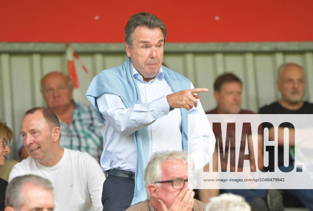 GER, Soccer, Regionalliga West, Season 2024 2025, 01 Matchday, Ohlendorf Stadion im Heidewald, Gütersloh FC Gütersloh MSV Duisburg 0 1 Heribert Bruchhagen former soccer official, soccer coach and player , Action, single image, landscape, facial expressions, gestures