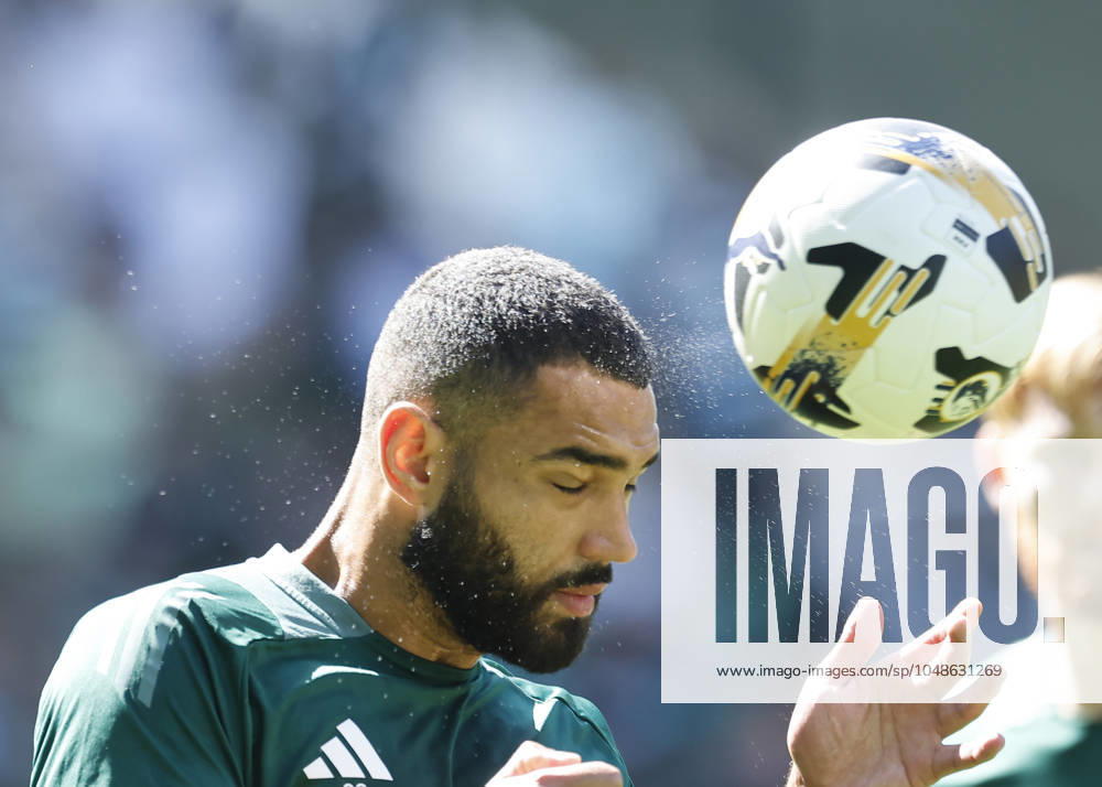 Hibernian v Celtic William Hill Premiership Cameron Carter-Vickers of Celtic warms up during the William Hill Premiership match at Easter Road, Edinburgh UK Newspapers OUT