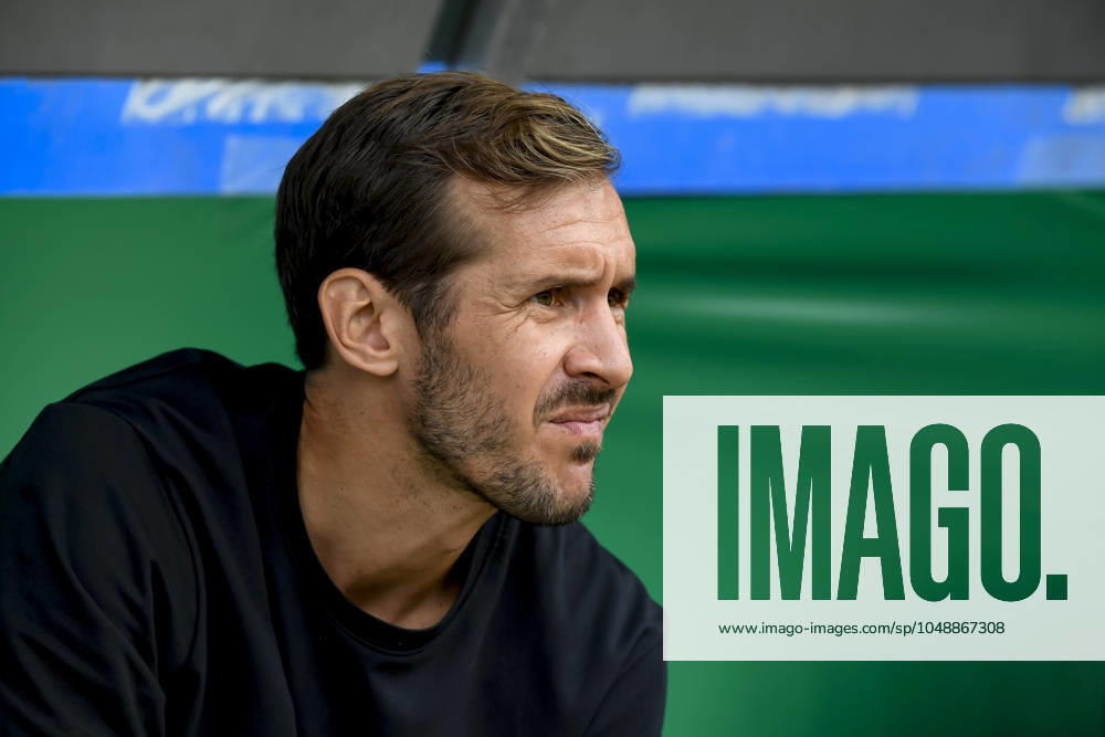 Coach Julian Schuster SC Freiburg looks on prior to the DFB Pokal First Round match between VfL Osnabrueck and SC Freiburg at Stadion an der Bremer Bruecke on August 17, 2024 in Osnabrueck, Germany Germany Photo by Max Maiwald DeFodi Images Coach Julian Schuster SC Freiburg looks on prior to the DFB Pokal First Round match between VfL Osnabrueck and SC Freiburg at Stadion an der Bremer Bruecke on August 17, 2024 in Osnabrueck, Germany Photo by Max Maiwald DeFodi Images DFB DFL REGULATIONS PROHIBIT ANY USE OF PHOTOGRAPHS AS IMAGE SEQUENCES AND OR QUASI VIDEO Defodi 067 OSNSCF0240817 71 Defodi-067 DFB DFL REGULATIONS PROHIBIT ANY USE OF PHOTOGRAPHS AS IMAGE SEQUENCES AND OR QUASI-VIDEO.