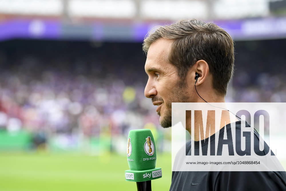 Coach Julian Schuster SC Freiburg looks on prior to the DFB Pokal First Round match between VfL Osnabrueck and SC Freiburg at Stadion an der Bremer Bruecke on August 17, 2024 in Osnabrueck, Germany Germany Photo by Max Maiwald DeFodi Images Coach Julian Schuster SC Freiburg looks on prior to the DFB Pokal First Round match between VfL Osnabrueck and SC Freiburg at Stadion an der Bremer Bruecke on August 17, 2024 in Osnabrueck, Germany Photo by Max Maiwald DeFodi Images DFB DFL REGULATIONS PROHIBIT ANY USE OF PHOTOGRAPHS AS IMAGE SEQUENCES AND OR QUASI VIDEO Defodi 067 OSNSCF0240817 351 Defodi-067 DFB DFL REGULATIONS PROHIBIT ANY USE OF PHOTOGRAPHS AS IMAGE SEQUENCES AND OR QUASI-VIDEO.