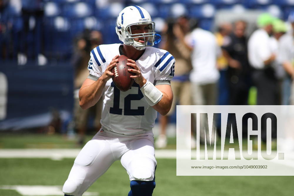 NFL, American Football Herren, USA 2012: Rams vs Colts AUG 12 August 12, 2012: Indianapolis Colts quarterback Andrew Luck (12) warms up before an NFL game between the St. Louis Rams and the Indianapolis Colts at Lucas Oil Stadium in Indianapolis, IN.(Credit Image: Pat Lovell Cal Media) Indianapolis Indiana United States