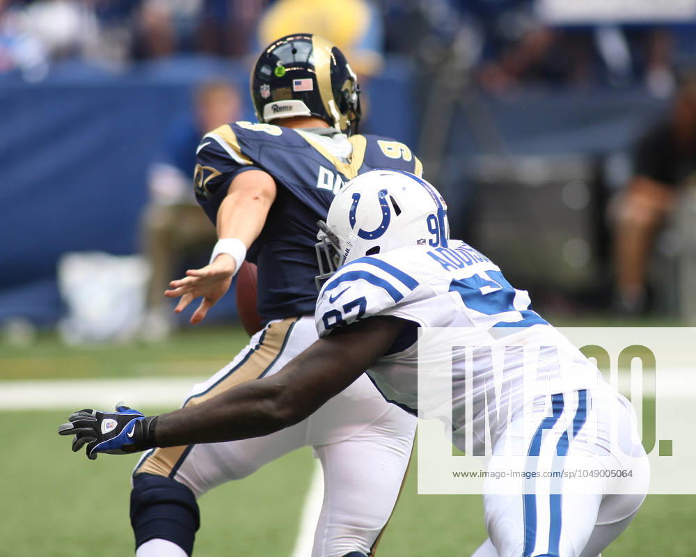 NFL, American Football Herren, USA 2012: Rams vs Colts AUG 12 August 12, 2012: Indianapolis Colts linebacker Mario Addison (97) chases down St. Louis Rams quarterback Austin Davis (9) during an NFL game between the St. Louis Rams and the Indianapolis Colts at Lucas Oil Stadium in Indianapolis, IN. The Colts defeated the Rams by a score of 38-3(Credit Image: Pat Lovell Cal Media) Indianapolis Indiana United States