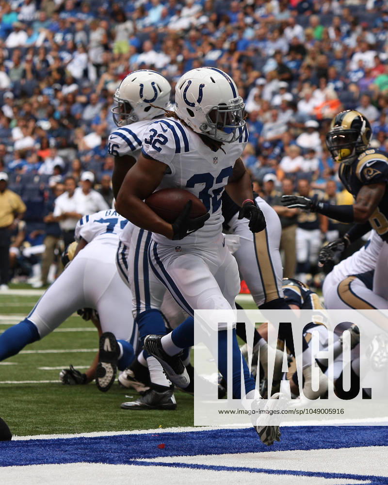 NFL, American Football Herren, USA 2012: Rams vs Colts AUG 12 August 12, 2012: Indianapolis Colts running back Darren Evans (32) scores a touchdown during an NFL game between the St. Louis Rams and the Indianapolis Colts at Lucas Oil Stadium in Indianapolis, IN. The Colts defeated the Rams by a score of 38-3(Credit Image: Pat Lovell Cal Media) Indianapolis Indiana United States