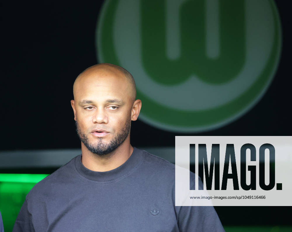 Head Coach Vincent Kompany FC Bayern Muenchen Football, Men, Season 2024 2025, 1 Liga, Bundesliga, Volkswagenarena, VfL Wolfsburg vs FC Bayern Muenchen DFL REGULATIONS PROHIBIT ANY USE OF PHOTOGRAPHS AS IMAGE SEQUENCES AND OR QUASI VIDEO