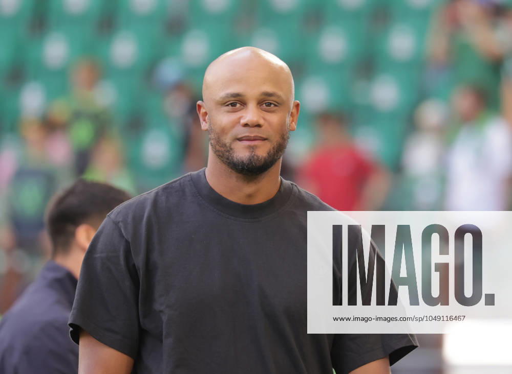 Head Coach Vincent Kompany FC Bayern Muenchen Football, Men, Season 2024 2025, 1 Liga, Bundesliga, Volkswagenarena, VfL Wolfsburg vs FC Bayern Muenchen DFL REGULATIONS PROHIBIT ANY USE OF PHOTOGRAPHS AS IMAGE SEQUENCES AND OR QUASI VIDEO
