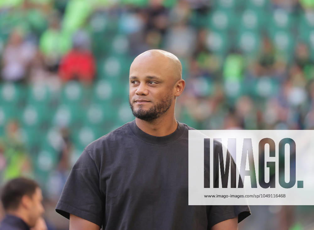 Head Coach Vincent Kompany FC Bayern Muenchen Football, Men, Season 2024 2025, 1 Liga, Bundesliga, Volkswagenarena, VfL Wolfsburg vs FC Bayern Muenchen DFL REGULATIONS PROHIBIT ANY USE OF PHOTOGRAPHS AS IMAGE SEQUENCES AND OR QUASI VIDEO