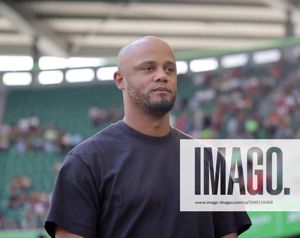 Head Coach Vincent Kompany FC Bayern Muenchen Football, Men, Season 2024 2025, 1 Liga, Bundesliga, Volkswagenarena, VfL Wolfsburg vs FC Bayern Muenchen DFL REGULATIONS PROHIBIT ANY USE OF PHOTOGRAPHS AS IMAGE SEQUENCES AND OR QUASI VIDEO