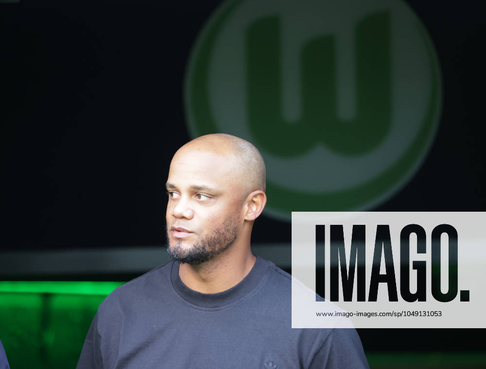 Head Coach Vincent Kompany FC Bayern Muenchen Football, Men, Season 2024 2025, 1 Liga, Bundesliga, Volkswagenarena, VfL Wolfsburg vs FC Bayern Muenchen, 2 3 DFL REGULATIONS PROHIBIT ANY USE OF PHOTOGRAPHS AS IMAGE SEQUENCES AND OR QUASI VIDEO