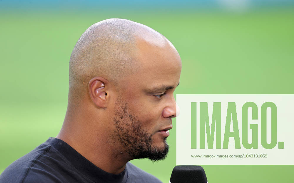Head Coach Vincent Kompany FC Bayern Muenchen Football, Men, Season 2024 2025, 1 Liga, Bundesliga, Volkswagenarena, VfL Wolfsburg vs FC Bayern Muenchen, 2 3 DFL REGULATIONS PROHIBIT ANY USE OF PHOTOGRAPHS AS IMAGE SEQUENCES AND OR QUASI VIDEO