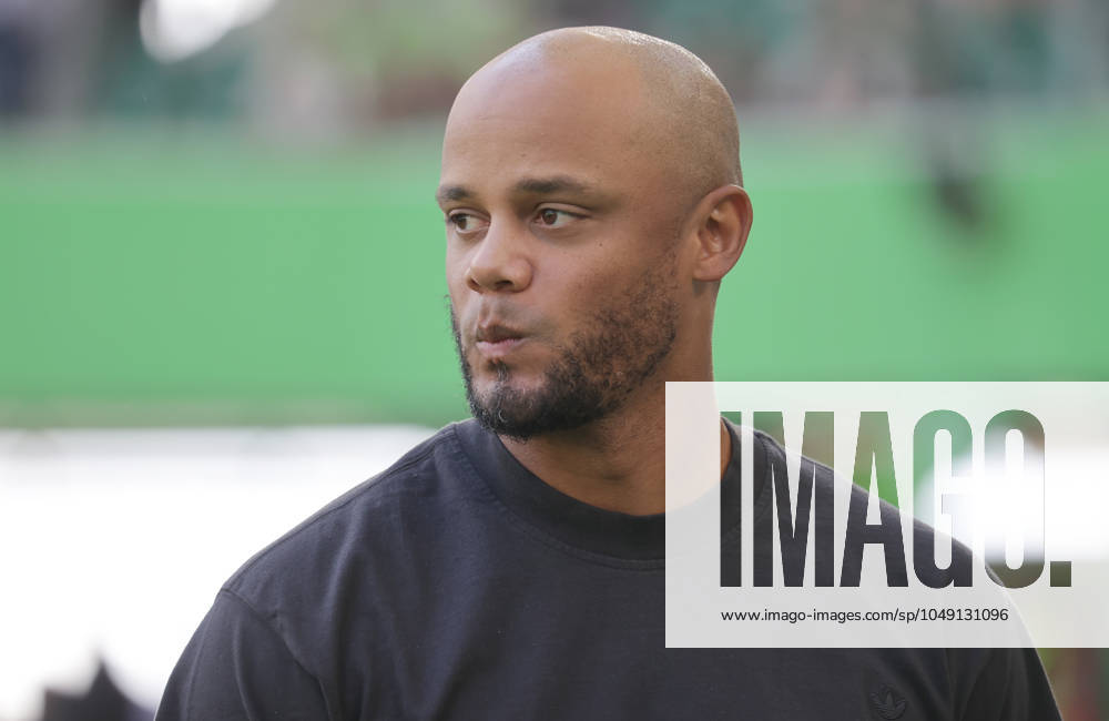 Head Coach Vincent Kompany FC Bayern Muenchen Football, Men, Season 2024 2025, 1 Liga, Bundesliga, Volkswagenarena, VfL Wolfsburg vs FC Bayern Muenchen, 2 3 DFL REGULATIONS PROHIBIT ANY USE OF PHOTOGRAPHS AS IMAGE SEQUENCES AND OR QUASI VIDEO