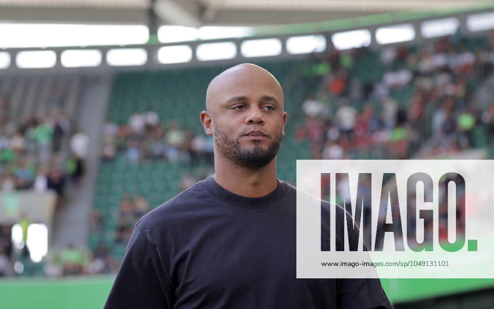 Head Coach Vincent Kompany FC Bayern Muenchen Football, Men, Season 2024 2025, 1 Liga, Bundesliga, Volkswagenarena, VfL Wolfsburg vs FC Bayern Muenchen, 2 3 DFL REGULATIONS PROHIBIT ANY USE OF PHOTOGRAPHS AS IMAGE SEQUENCES AND OR QUASI VIDEO