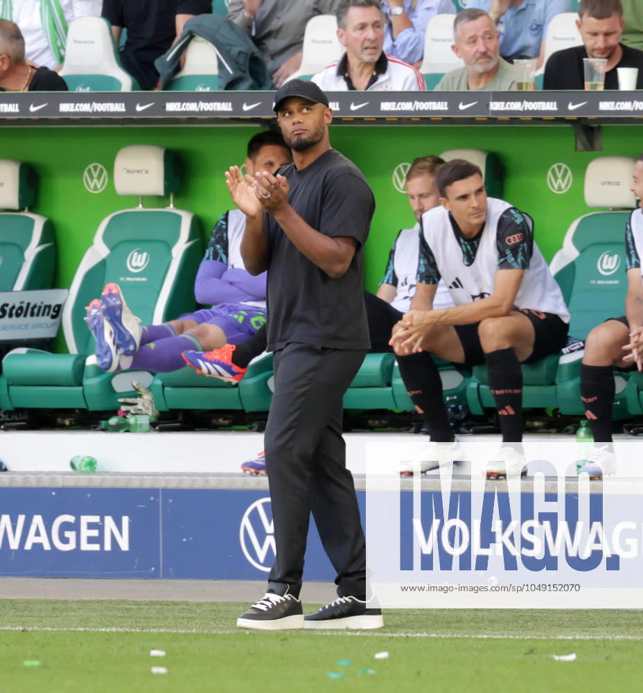 Head Coach Vincent Kompany FC Bayern Muenchen Football, Men, Season 2024 2025, 1 Liga, Bundesliga, Volkswagenarena, VfL Wolfsburg vs FC Bayern Muenchen, 2 3 DFL REGULATIONS PROHIBIT ANY USE OF PHOTOGRAPHS AS IMAGE SEQUENCES AND OR QUASI VIDEO
