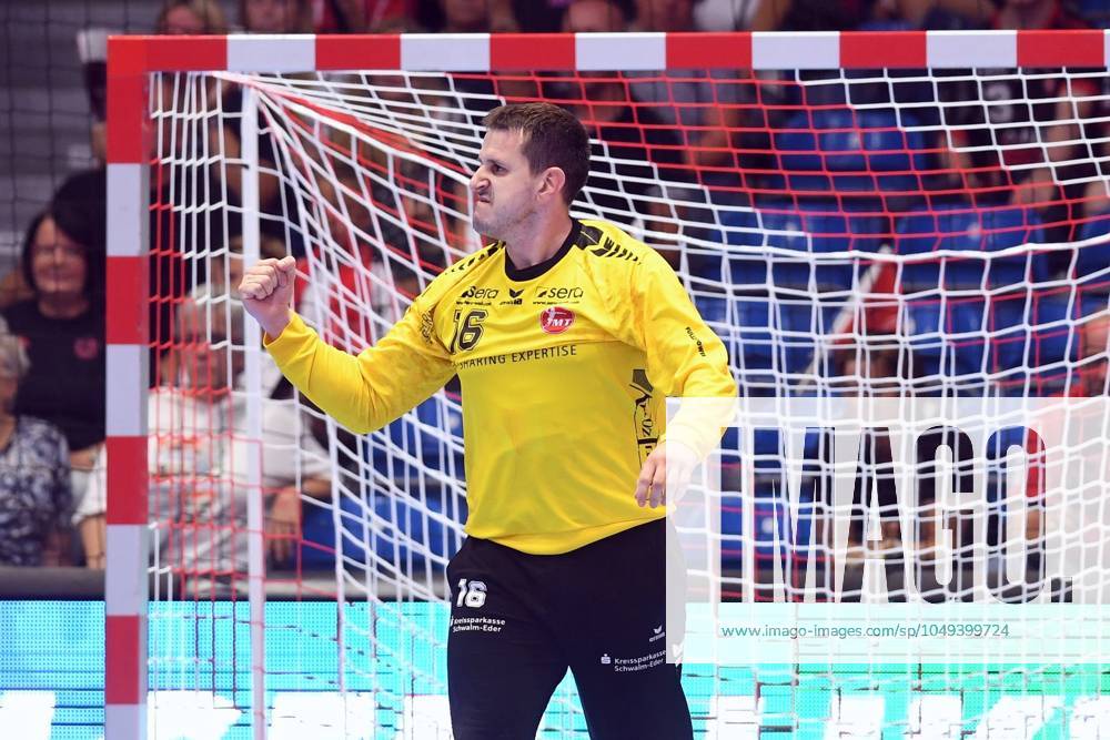 Cheers for Nebojsa Simic Goalkeeper MT Melsungen 16 , GER, MT Melsungen Elverum Idrettslag NOR l, Handball, European League Qualification, Season 2024 2025, 31 08 2024, GER, MT Melsungen Elverum Idrettslag, Handball, European League Qualification, 31 08 2024 Kassel