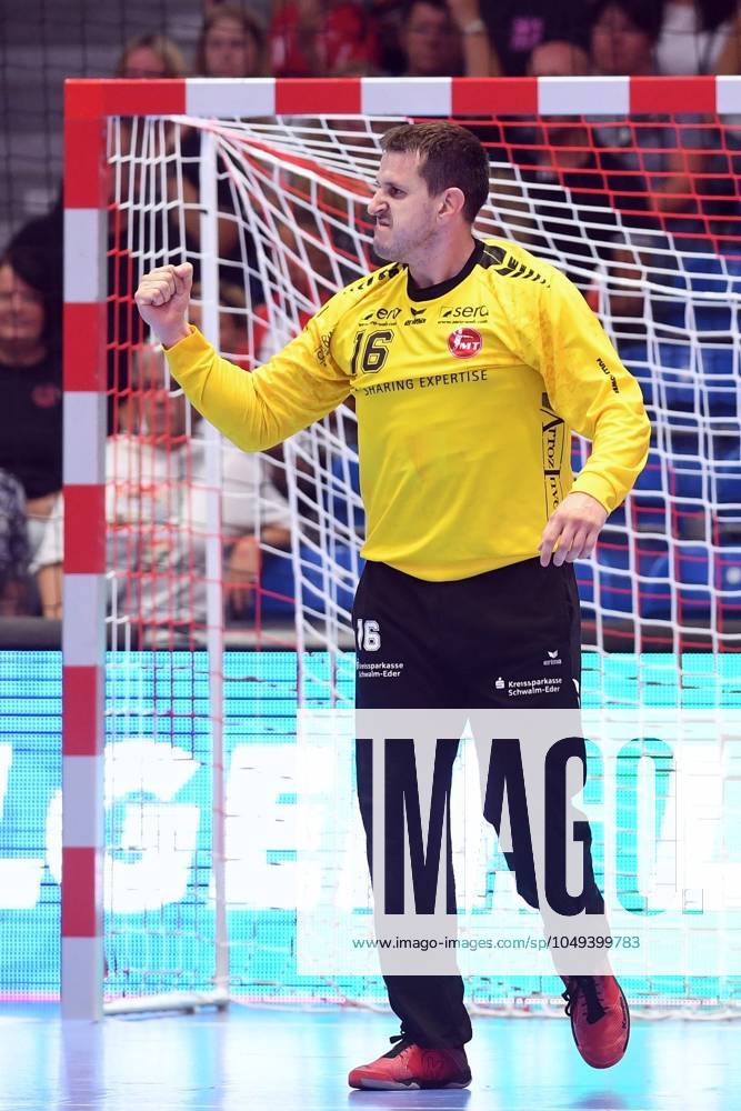 Cheers for Nebojsa Simic Goalkeeper MT Melsungen 16 , GER, MT Melsungen Elverum Idrettslag NOR l, Handball, European League Qualification, Season 2024 2025, 31 08 2024, GER, MT Melsungen Elverum Idrettslag, Handball, European League Qualification, 31 08 2024 Kassel