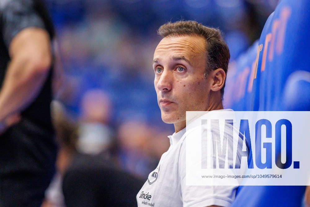 Roberto Garcia Parrondo MT Melsungen, Coach GER, TBV Lemgo Lippe vs MT Melsungen, Handball, 1 Bundesliga, 1 Matchday, Season 2024 2025, 05 09 2024 GER, TBV Lemgo Lippe vs MT Melsungen, Handball, 1 Bundesliga, 1 Matchday, Season 2024 2025, 05 09 2024 Lemgo