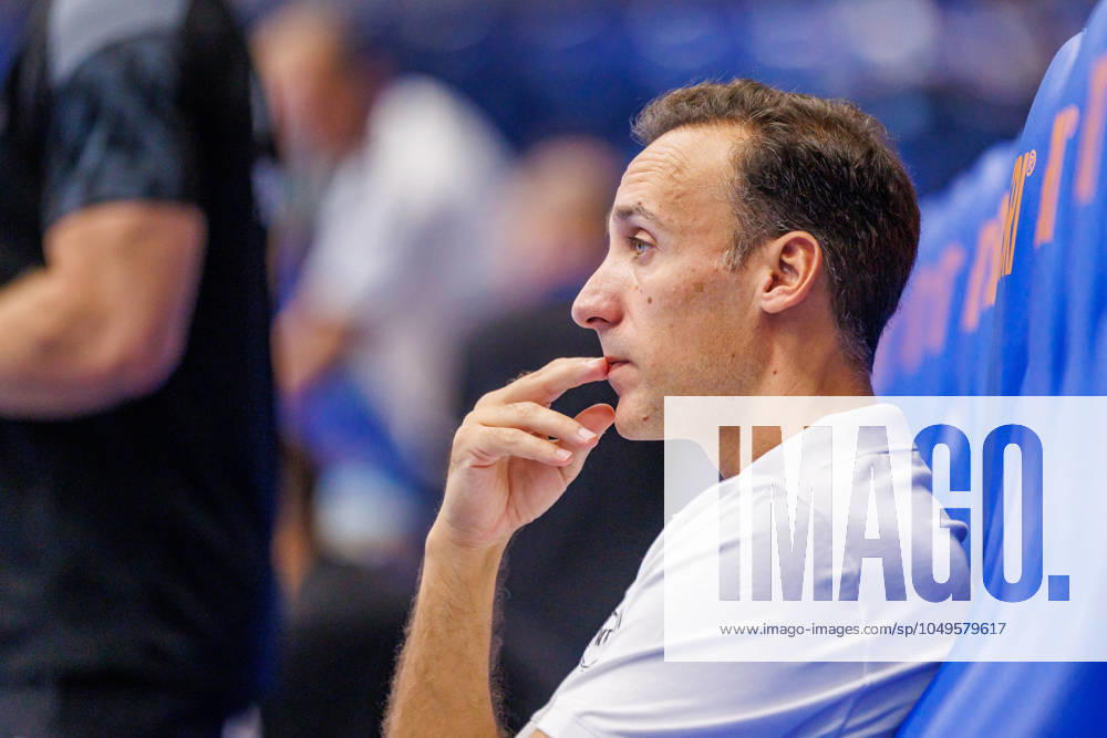 Roberto Garcia Parrondo MT Melsungen, Coach GER, TBV Lemgo Lippe vs MT Melsungen, Handball, 1 Bundesliga, 1 Matchday, Season 2024 2025, 05 09 2024 GER, TBV Lemgo Lippe vs MT Melsungen, Handball, 1 Bundesliga, 1 Matchday, Season 2024 2025, 05 09 2024 Lemgo