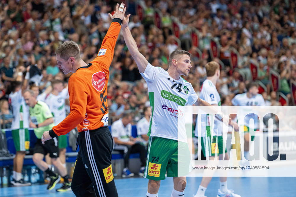 Joel Birlehm TSV Hannover Burgdorf, No 35 Vincent Büchner TSV Hannover Burgdorf, No 74 v l , TSV Hannover Burgdorf white against VfL Gummersbach blue on Matchday 1 of the 2024 2025 season in the DAIKIN Handball Bundesliga 05 09 2024, ZAG Arena Hannover, GER ,