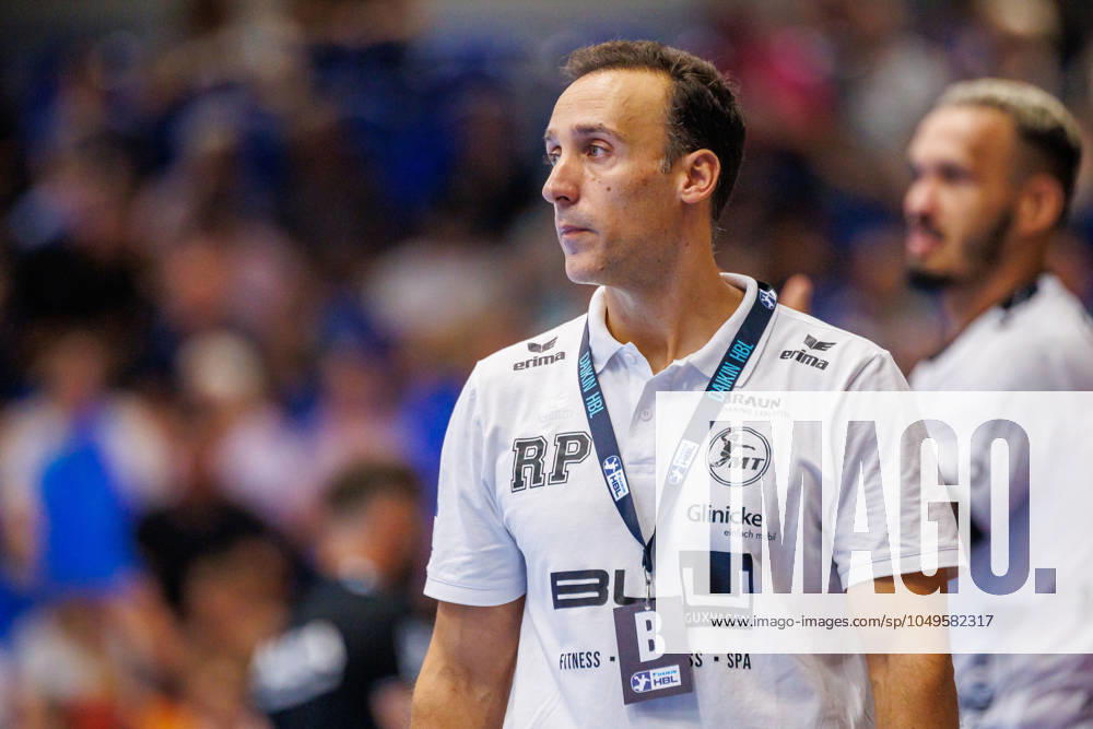 Roberto Garcia Parrondo MT Melsungen, Coach GER, TBV Lemgo Lippe vs MT Melsungen, Handball, 1 Bundesliga, 1 Matchday, Season 2024 2025, 05 09 2024 GER, TBV Lemgo Lippe vs MT Melsungen, Handball, 1 Bundesliga, 1 Matchday, Season 2024 2025, 05 09 2024 Lemgo