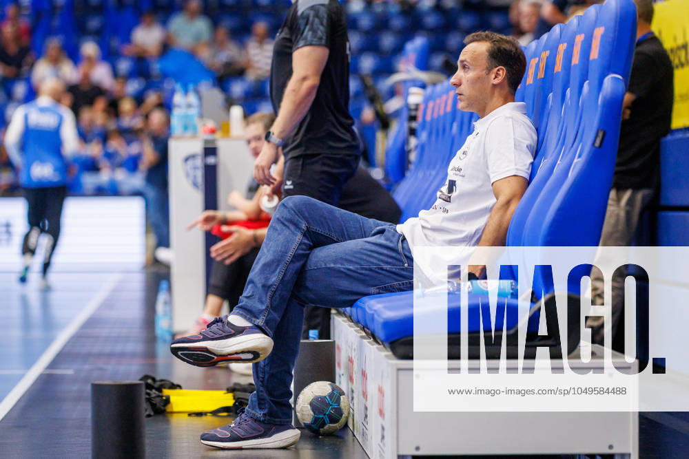 Roberto Garcia Parrondo MT Melsungen, Coach GER, TBV Lemgo Lippe vs MT Melsungen, Handball, 1 Bundesliga, 1 Matchday, Season 2024 2025, 05 09 2024 GER, TBV Lemgo Lippe vs MT Melsungen, Handball, 1 Bundesliga, 1 Matchday, Season 2024 2025, 05 09 2024 Lemgo
