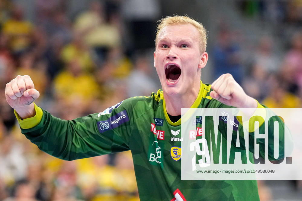 David Späth goalkeeper, RNL, 29 , Rhein Neckar Löwen player, single image, single photo, action, jubilation, jubilant, celebration, joy, rejoice, rejoicing, confident, optimistic, positive, game scene, action, 05 09 2024, Mannheim Germany , Handball, Bundesliga, Rhein Neckar Löwen THW Kiel