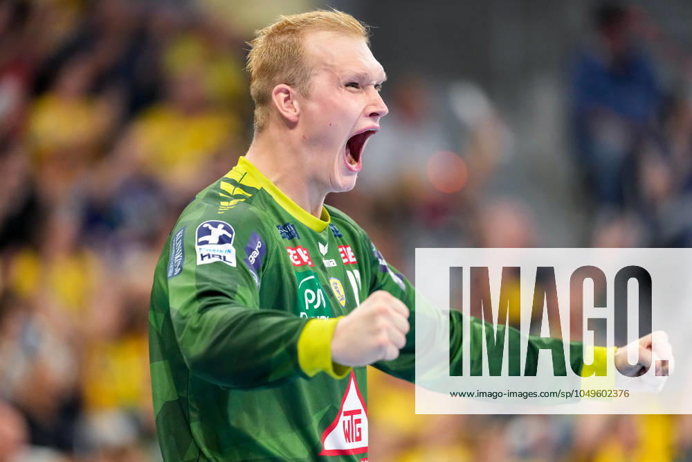 David Späth goalkeeper, RNL, 29 , Rhein Neckar Löwen player, single picture, single photo, action, cheer, cheers, cheers, celebration, joy, rejoice, rejoicing, confident, optimistic, positive, game scene, 05 09 2024, Mannheim Germany , Handball, Bundesliga, Rhein Neckar Löwen THW Kiel