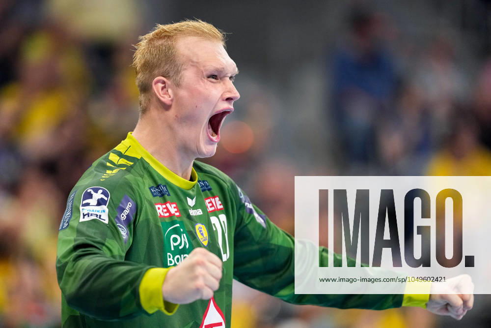 David Späth goalkeeper, RNL, 29 , Rhein Neckar Löwen player, single picture, single photo, action, cheer, cheers, cheers, celebration, joy, rejoice, rejoicing, confident, optimistic, positive, game scene, 05 09 2024, Mannheim Germany , Handball, Bundesliga, Rhein Neckar Löwen THW Kiel