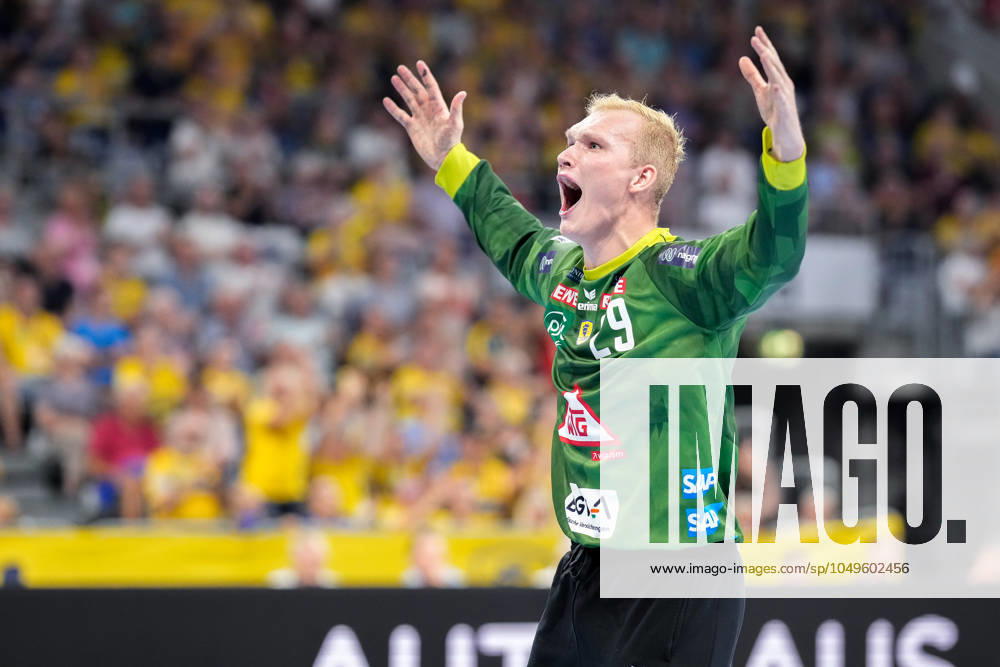 David Späth goalkeeper, RNL, 29 , Rhein Neckar Löwen player, single picture, single photo, action, cheer, cheers, cheers, celebration, joy, rejoice, rejoicing, confident, optimistic, positive, game scene, 05 09 2024, Mannheim Germany , Handball, Bundesliga, Rhein Neckar Löwen THW Kiel