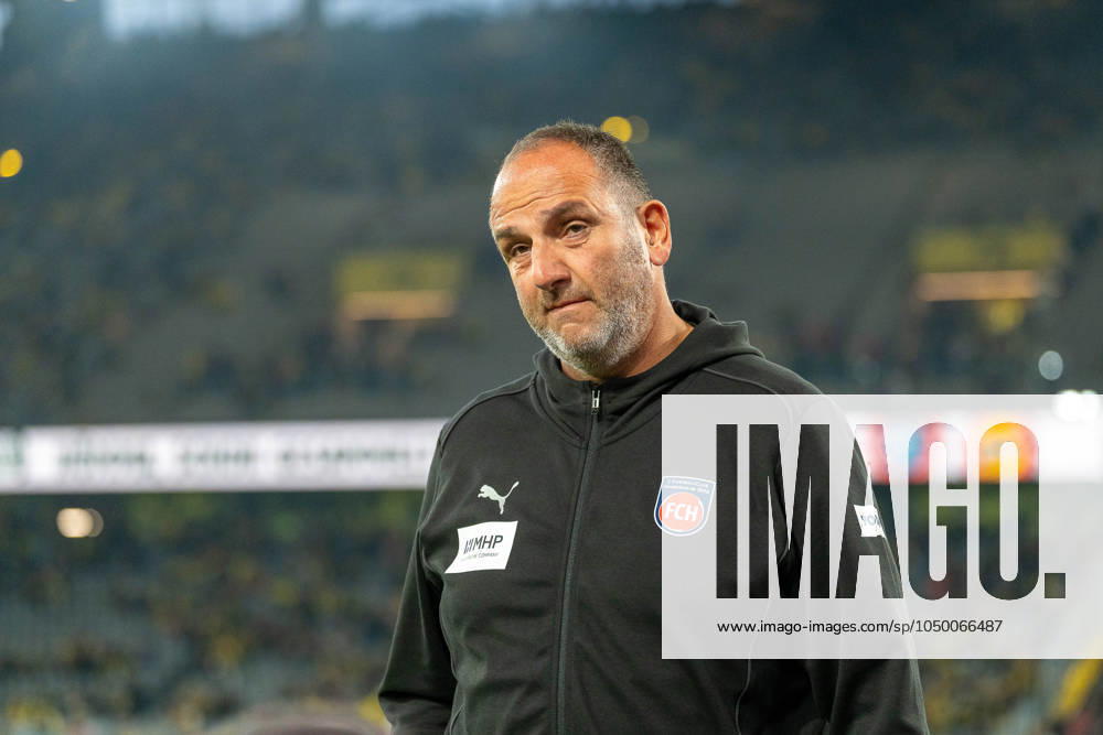 Frank Schmidt 1 FC Heidenheim, Head Coach , before the match, GER BVB Borussia Dortmund 09 vs 1 FC Heidenheim, Football, Bundesliga, Matchday 3, Season 2024 2025, 13 09 2024 DFB DFL REGULATIONS PROHIBIT ANY USE OF PHOTOGRAPHS AS IMAGE SEQUENCES AND OR QUASI VIDEO, GER BVB Borussia Dortmund 09 vs 1 FC Heidenheim, Football, Bundesliga, Matchday 3, Season 2024 2025, 13 09 2024 Dortmund